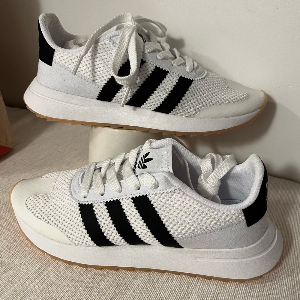 Brand new in box Adidas Flashback W ortholite White & Black